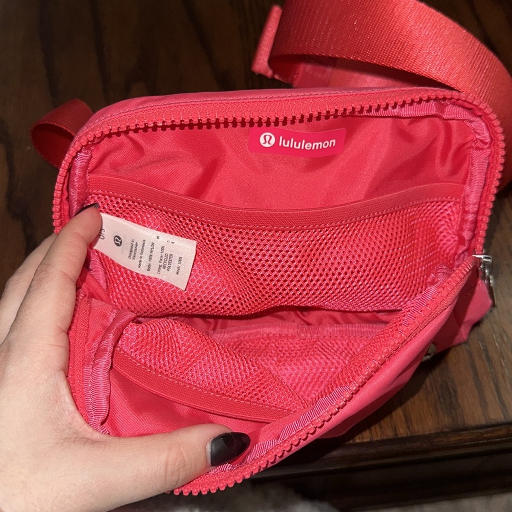 Lululemon Lipgloss Belt bag 1L - Picture 5 of 5